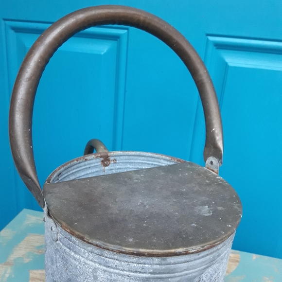 LARGE Vintage Watering Can Rustic Metal Pitcher - Picture 6 of 15